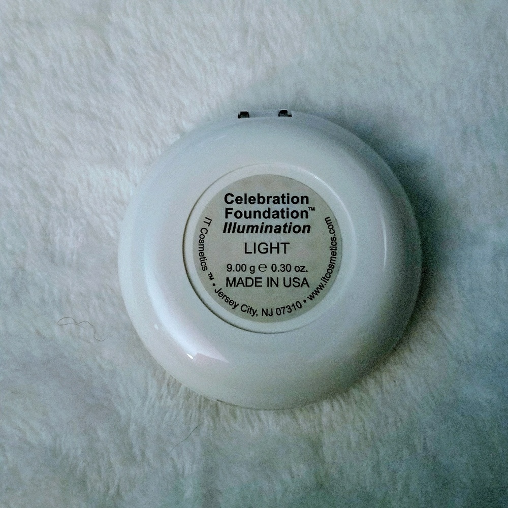 It Cosmetics Celebration Foundation Illumination - Picture 3 of 5